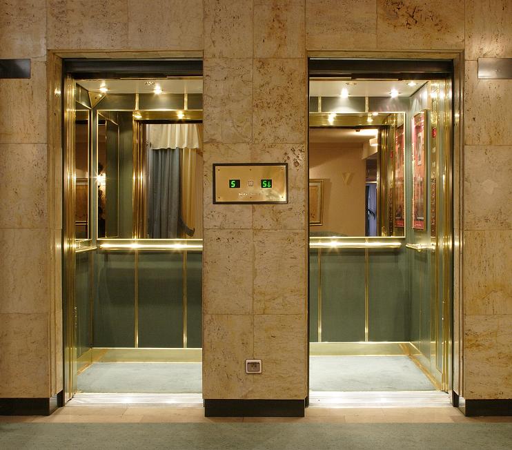 Automatic Door Lift Manufacturer in Delhi